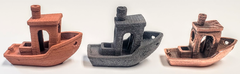 Un benchy impreso en 3D, después el debinding y después el sinterizado, hecho con el filamento Filamet Copper